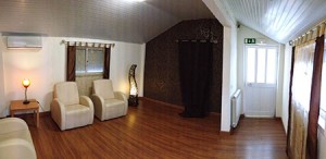 Sala de estar dourada